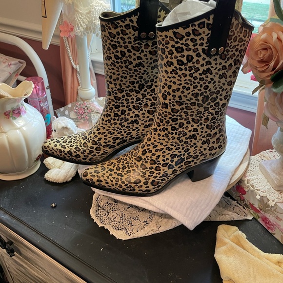 Cappelli New York  Leopard Print Pointed Toe Calf  Boots - Tan - Picture 2 of 5